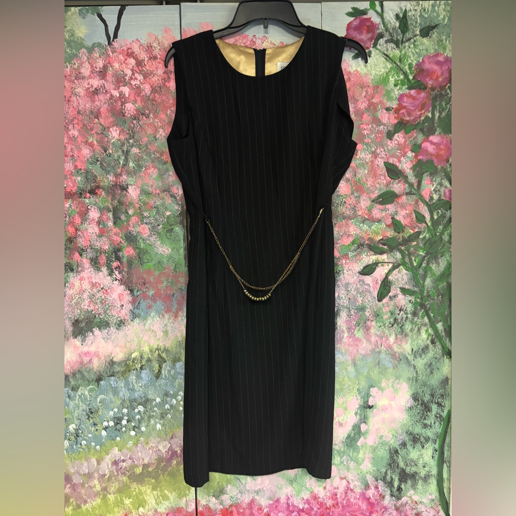 Chic Black Dress With Gold Chain Accent